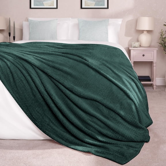 Cooling Blanket -Cold Blanket for Hot Sleepers, Ice Cooling Summer Blanket To Relieve Night Sweats And Hot Flashes, Ice Blanket for All Season Lightweight Summer Cooler Quilt,27.56 X 39.37 Inch