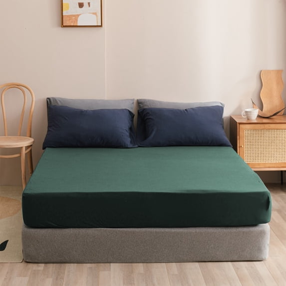 Coollooc Waterproof Mattress Protector Queen, Fitted Sheet Style Breathable Mattress Cover with Deep Pocket, Machine Washable Noiseless Bed Cover for Kids Adults Pets, 60'' X 80''(Green)