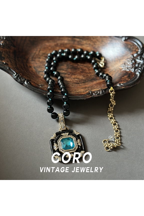 Coro Vintage Black Agate Blue Square Necklace Niche Luxury Sweater Chain with Sophisticated Appeal