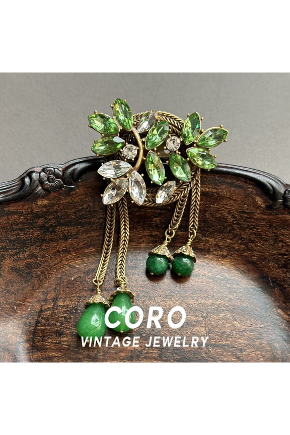 Coro Vintage Niche Design Premium Green Rhinestone Fringe Floral Brooch with Light Luxury Aesthetic