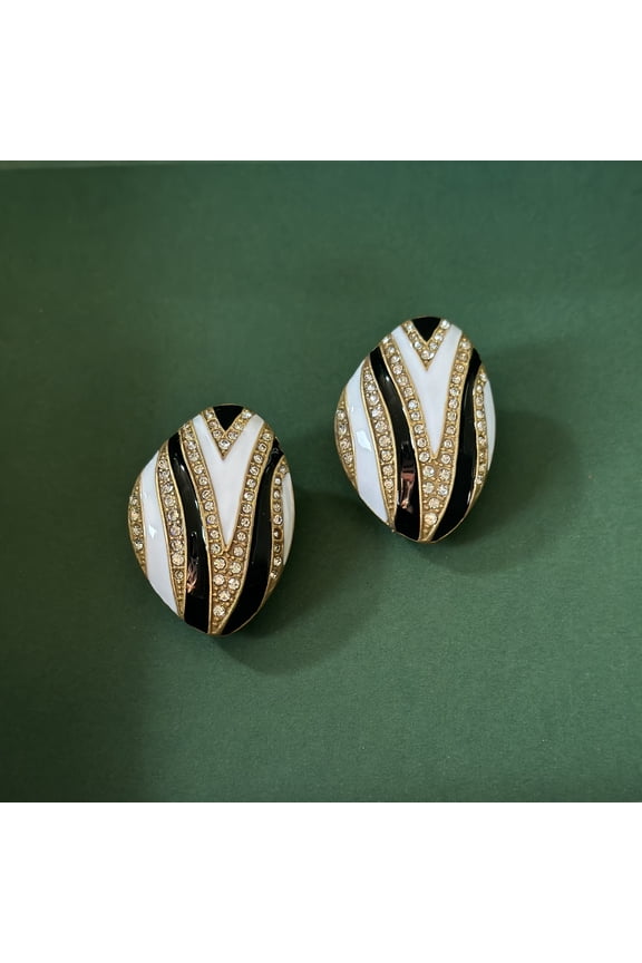 Coro retro niche earrings irregular diamond drip oil striped earrings medieval vintage haute sense of ear jewelry