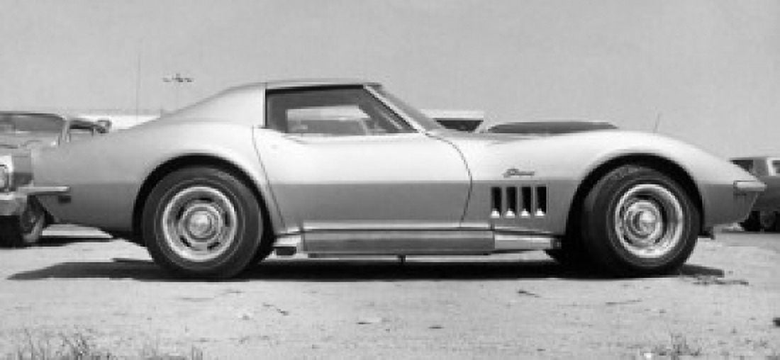 Corvette Stingray Canvas Art - (18 x 24)