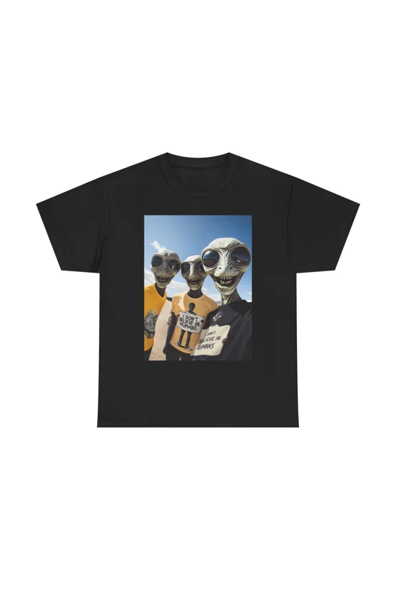 Cosmic Selfie Roswell Encounter Alien Humor Retro Space Vibes Unisex T-Shirt up to size 5XL