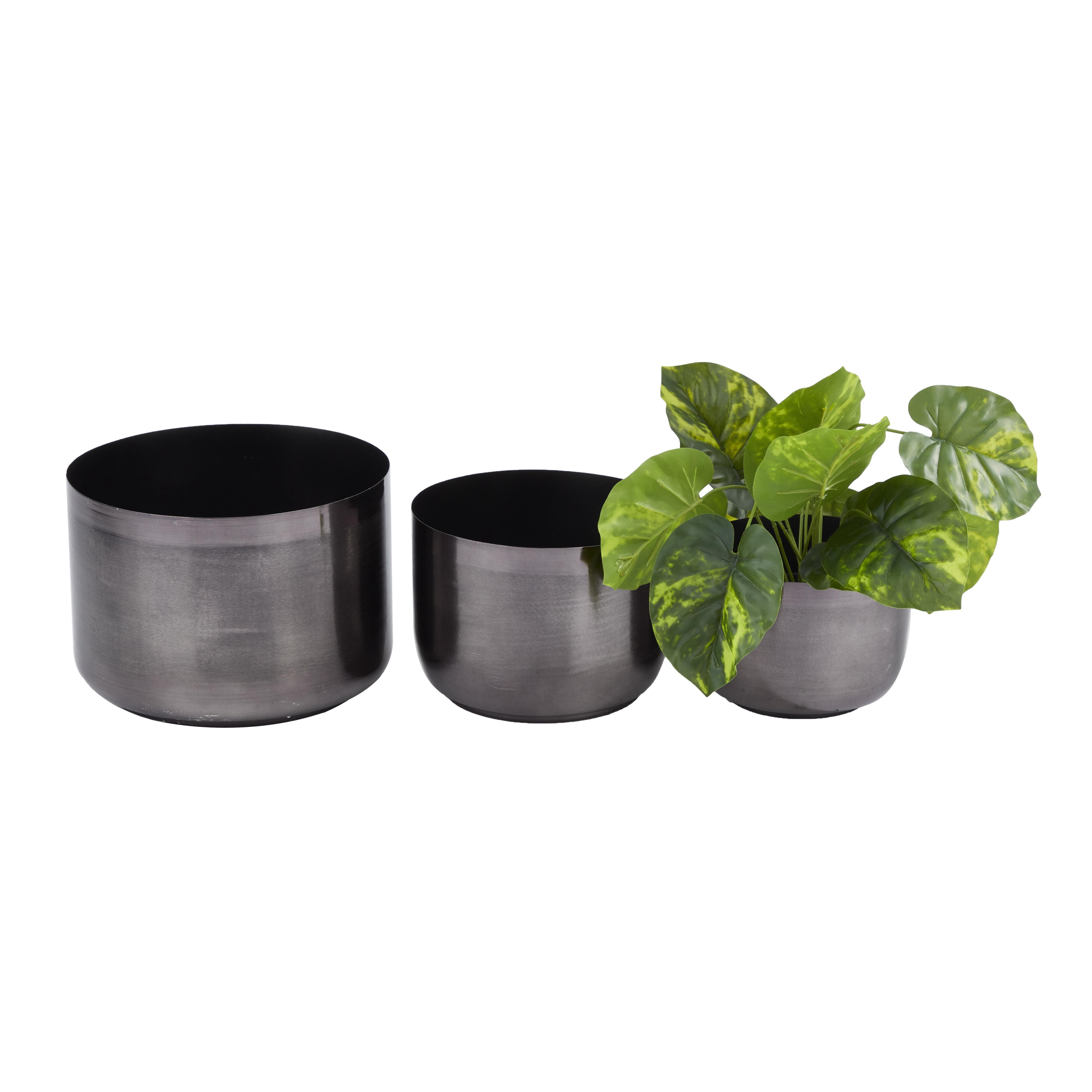 CosmoLiving by Cosmopolitan 9", 7", 6"H Black Metal Planter (3 Count)