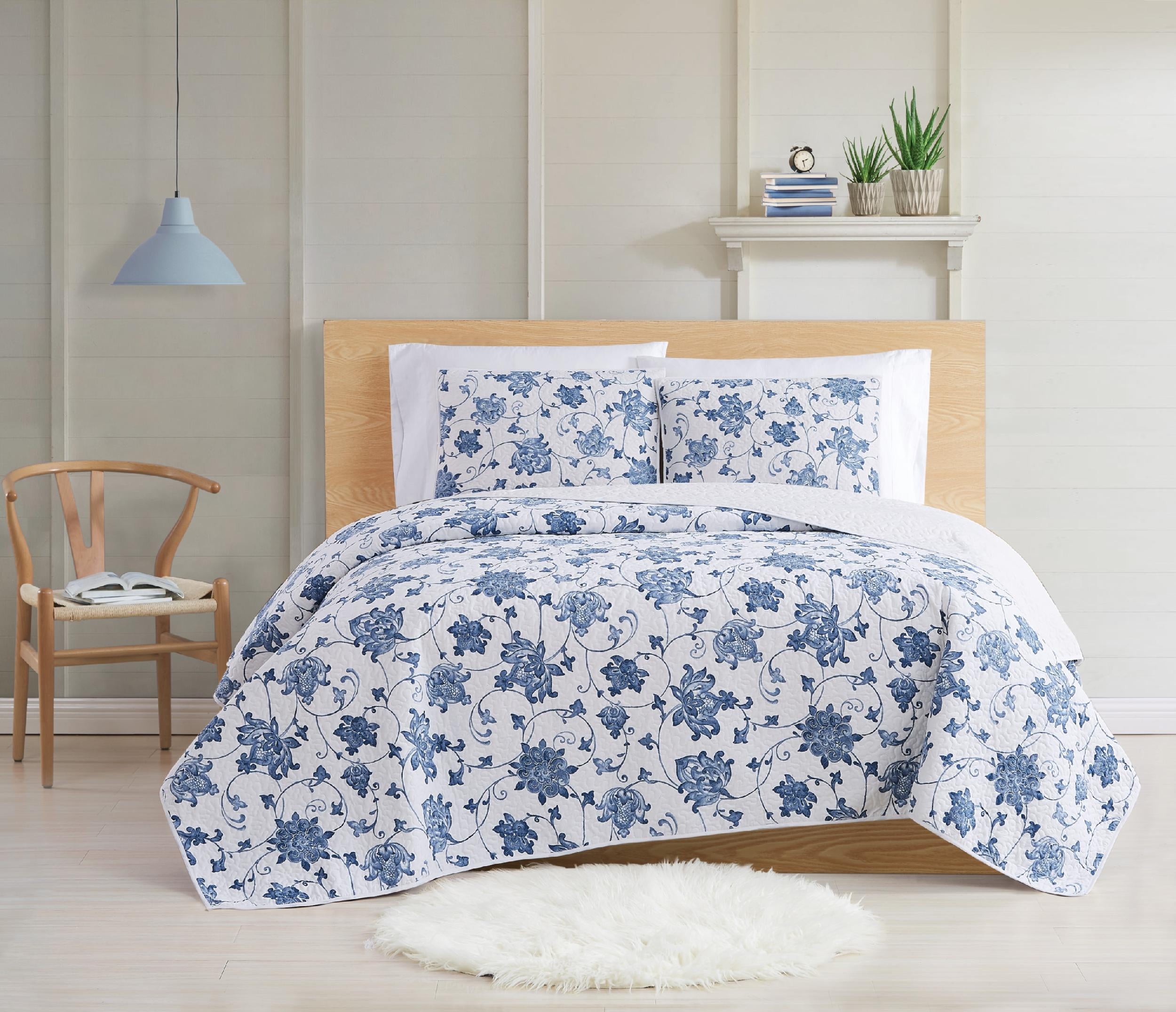 Full Blue Cotton Reversible Floral Quilt Set