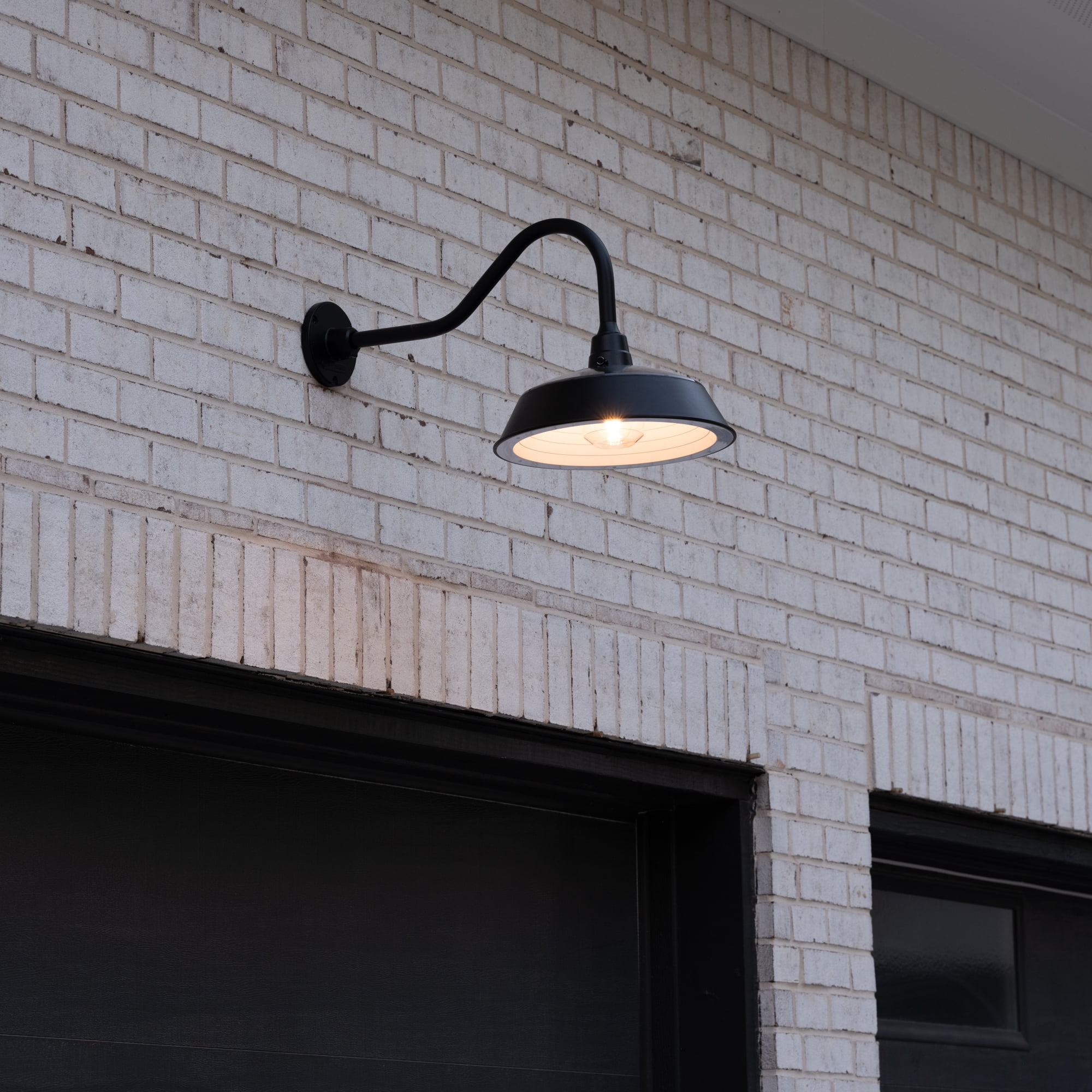 Black Aluminum Solar Barn Light with Gooseneck Design
