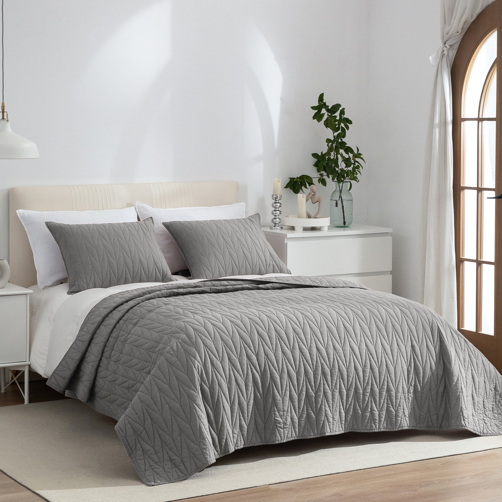 Light Gray Cotton Reversible Queen Quilt Set