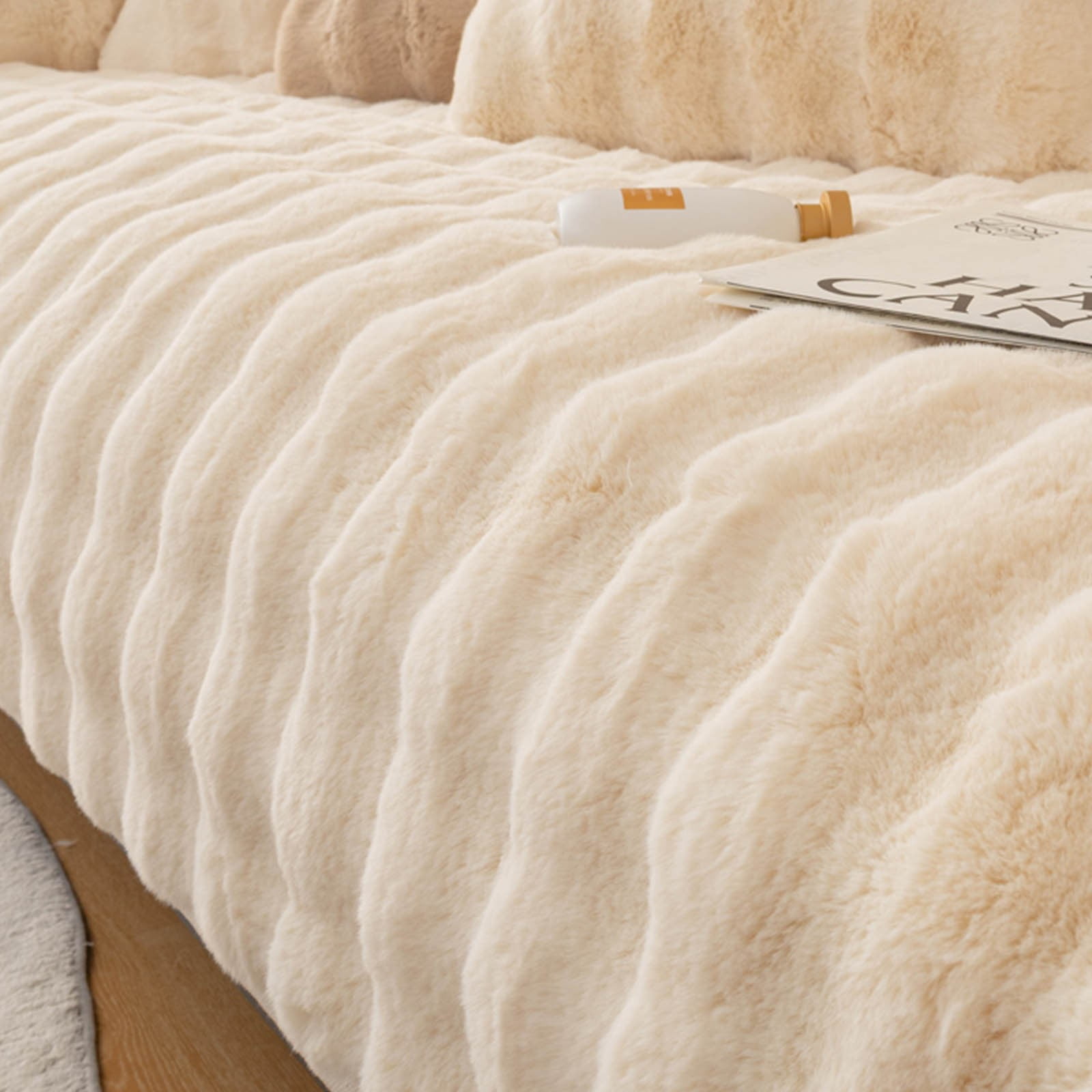Couch Cover,Soft Warm Faux Fur Sofa Couch Cover, Plush Shaggy Sectional Couch Covers, Non-Slip Sofa Slipcover for Dogs Cats Pet Love Seat Recliner Leather，27''x82''