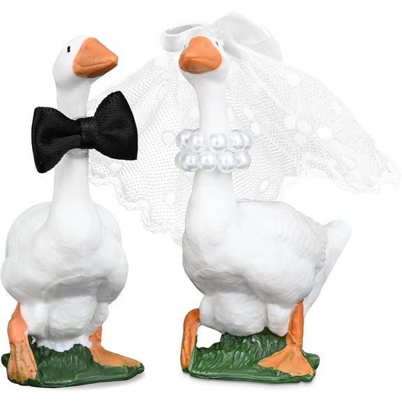 Couple Goose Wedding Cake Topper Handmade Goose Figurines for Bride and Groom Engagement Anniversary Animal Themed Cake Decor, Funny Couple Statue for Couples Home Decoration & Miniature Garden