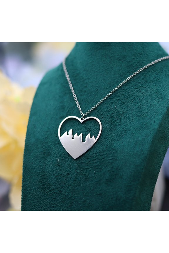 Couple Love Heart Flame Pendant Necklace Gothic Punk Fire Clavicle Chain Choker Stainless Steel Jewerly Accessories Gift