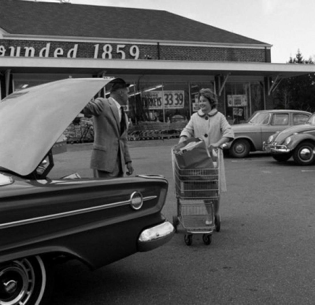 Couple at supermarket parking area Canvas Art - (18 x 24)
