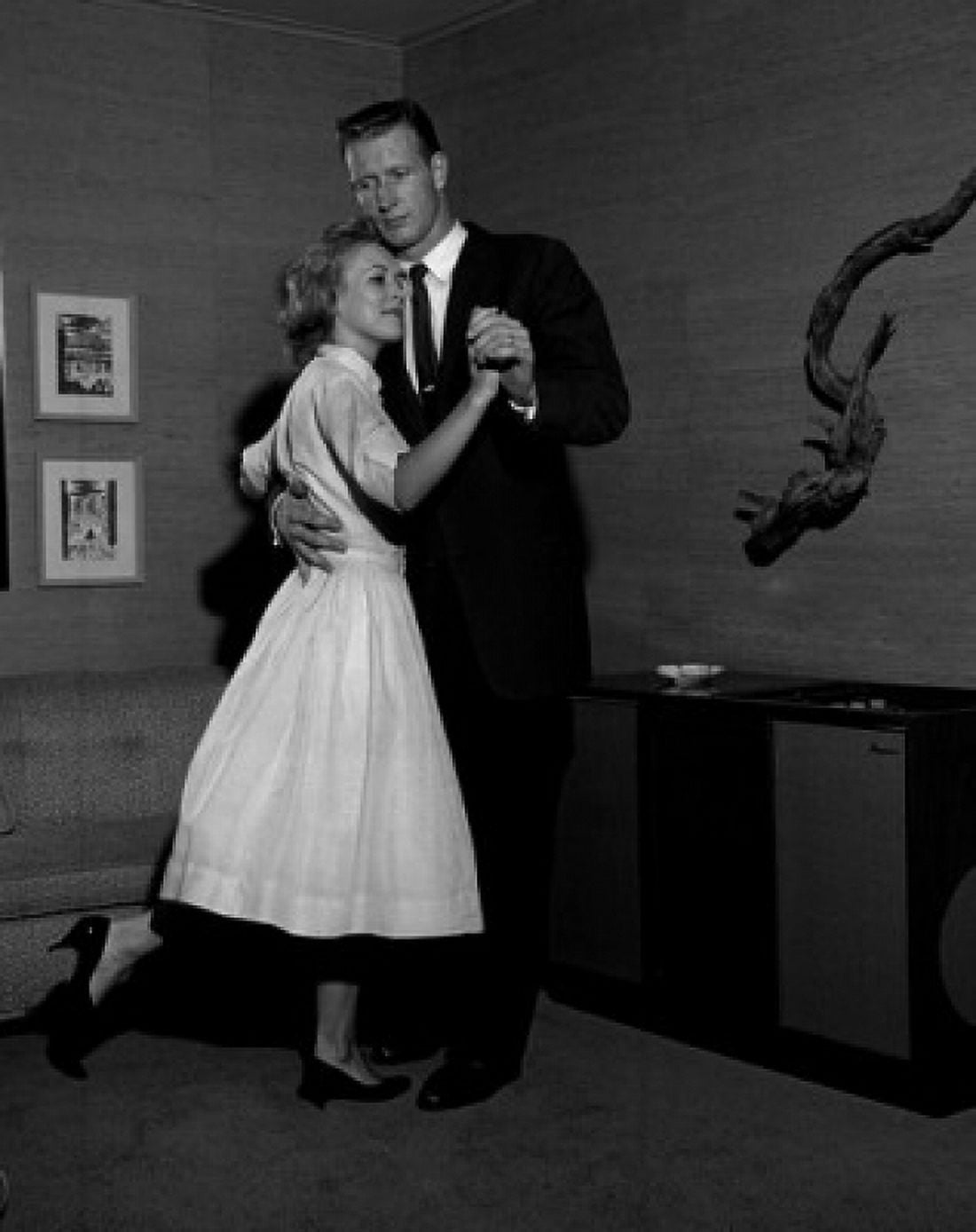 Couple dancing Canvas Art - (18 x 24)