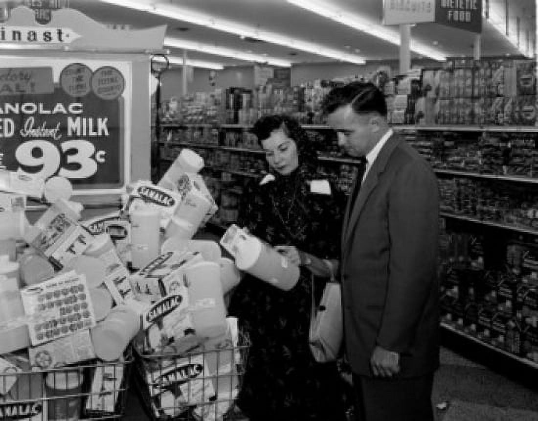 Couple doing shopping in supermarket Canvas Art - (18 x 24)