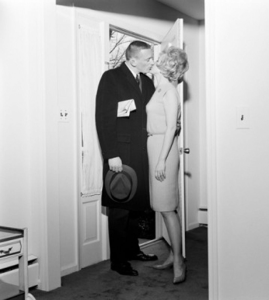 Couple kissing at front door Canvas Art - (18 x 24)
