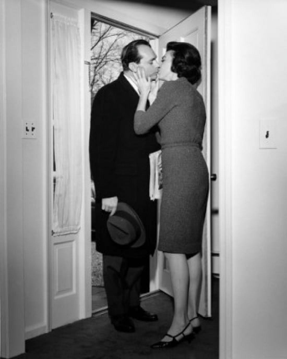 Couple kissing in doorway Canvas Art - (18 x 24)
