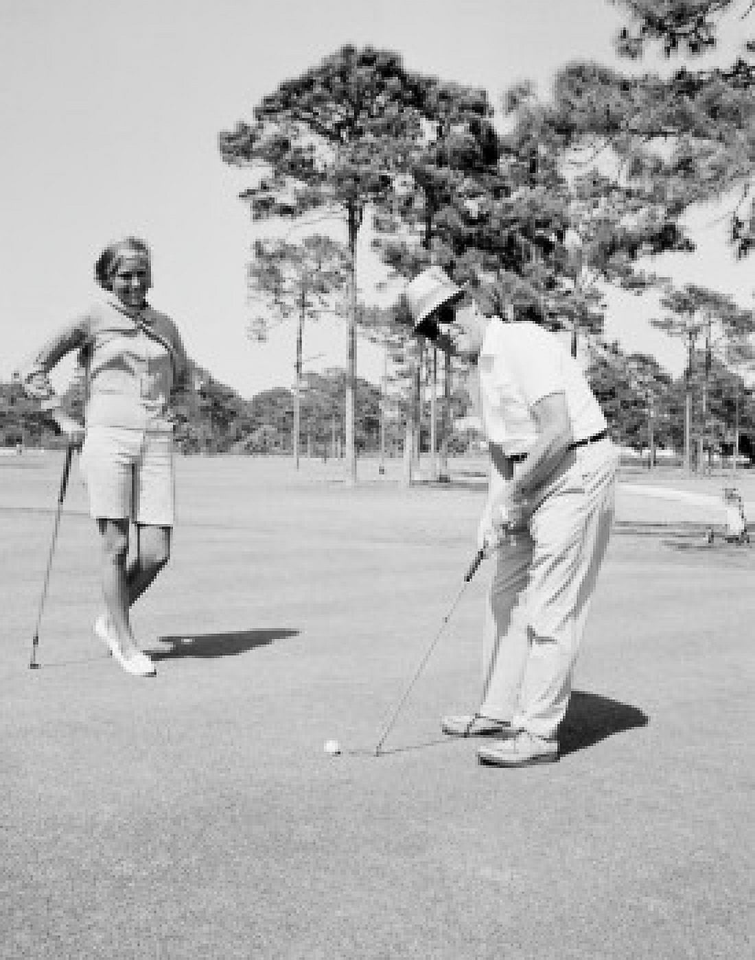 Couple playing golf Canvas Art - (18 x 24)