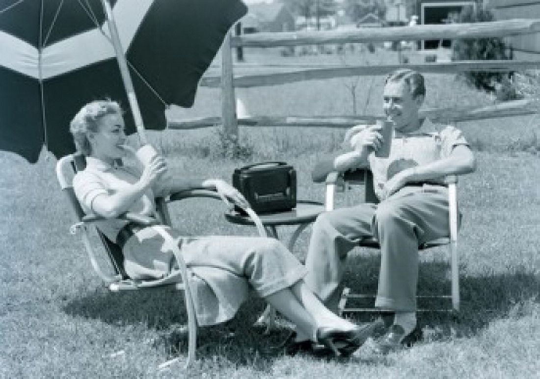 Couple relaxing with drinks in garden Canvas Art - (24 x 36)