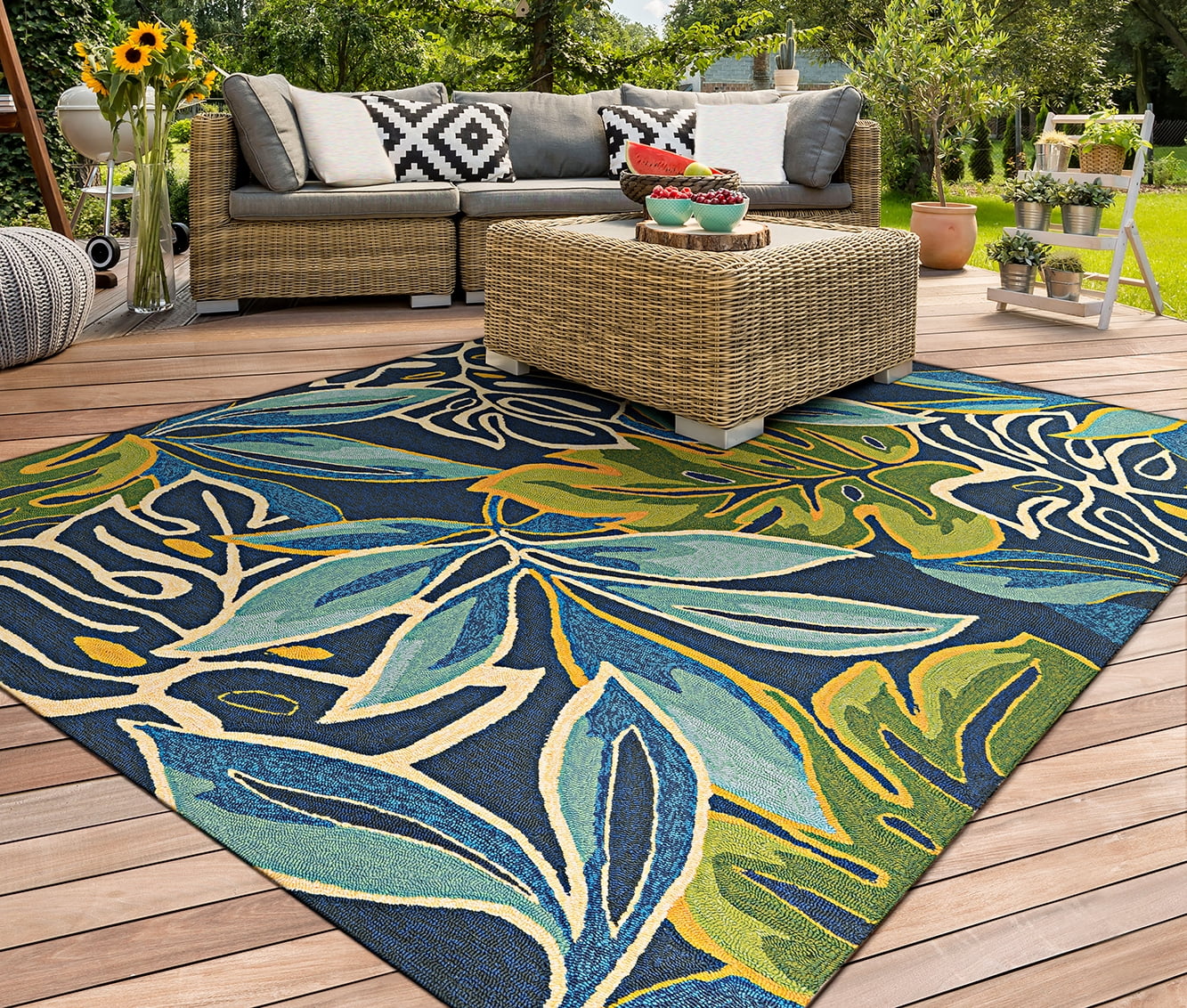 Azure and Forest Green Tropical Leaf Indoor/Outdoor Rug, 3'6" x 5'6"