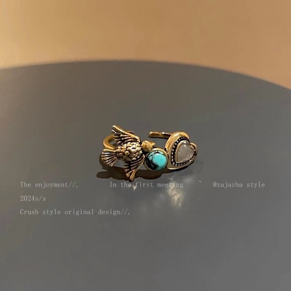 Court-style diamond-encrusted geometric open ring, vintage-inspired, unique, elegant index finger ring, sophisticated and luxurious women's jewelry.
