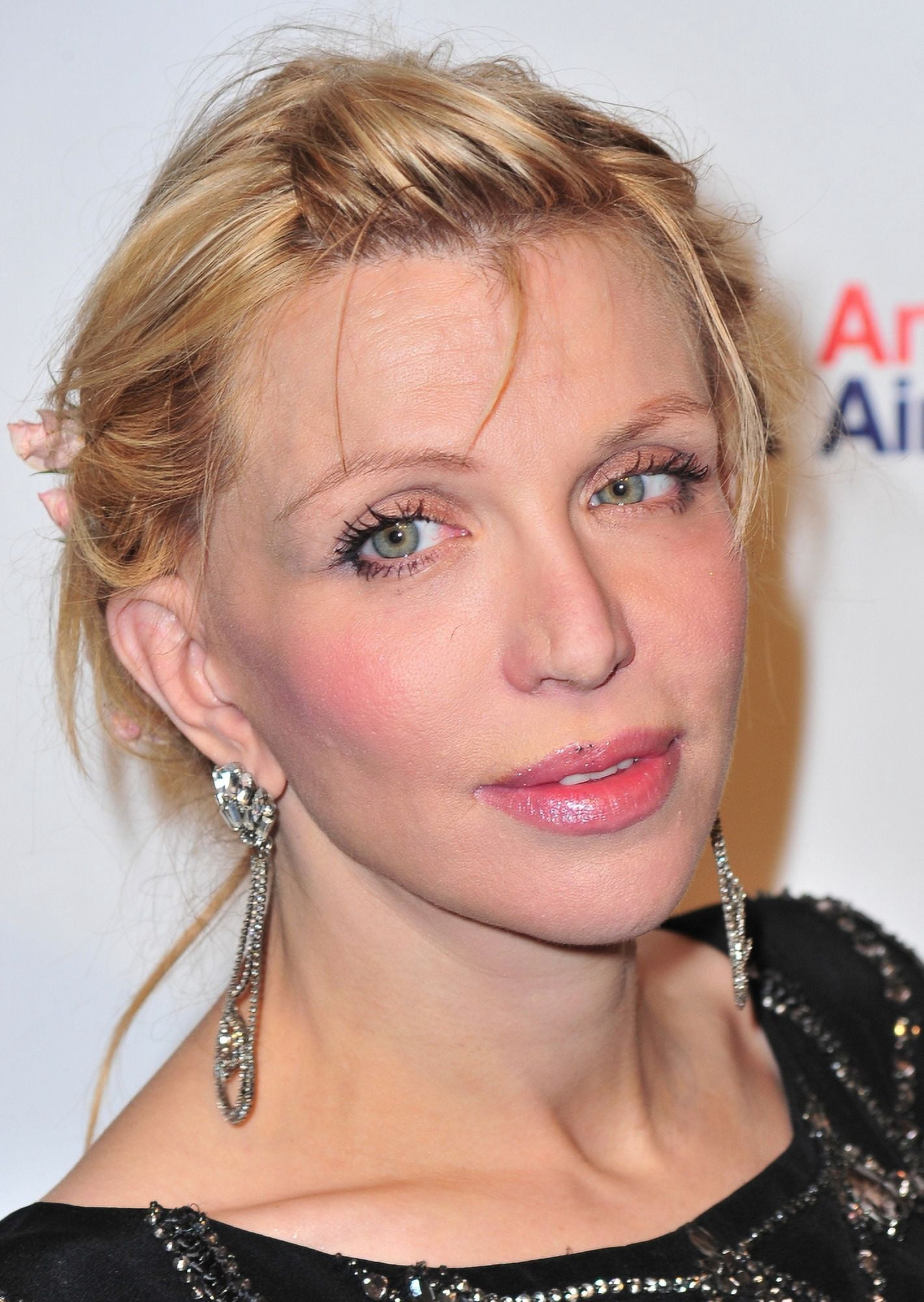 Courtney Love At Arrivals For An Enduring Vision Annual Fundraiser Benefit For Elton JohnS Aids Foundation Canvas Art -  (16 x 20)