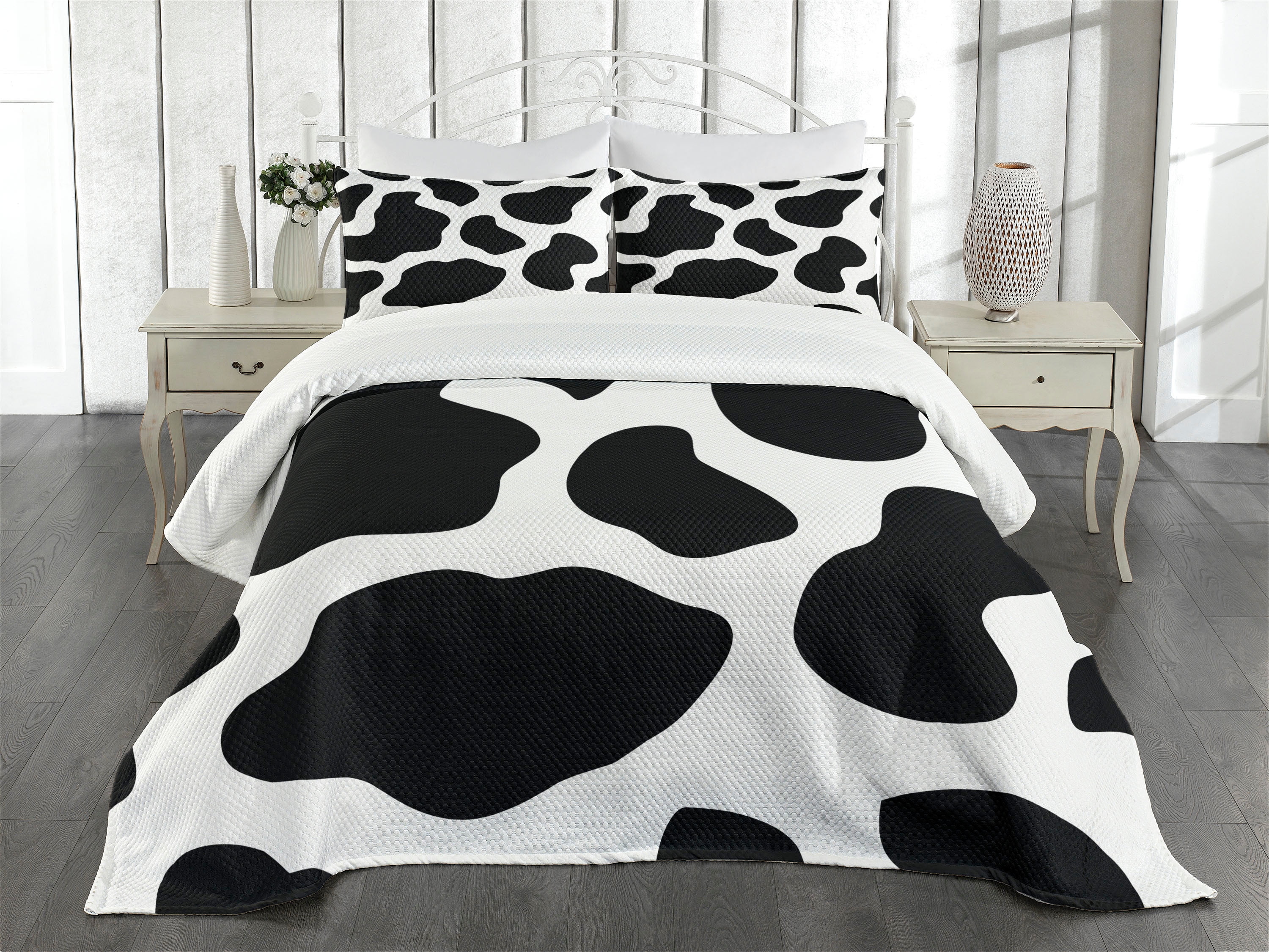 Cow Print Bedspread Set Queen Size, Hide of a Cow with Black Spots