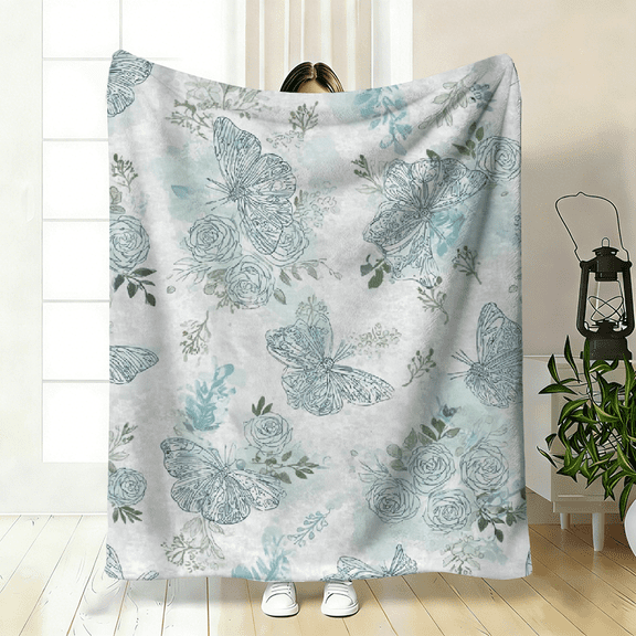 A Cozy Butterfly Floral Themed Flannel Blanket with Soft High-Definition Digital Printing. A Blanket Suitable for Year-Round Use! It'S a Perfect Gift for Family And Friends for All Seasons.