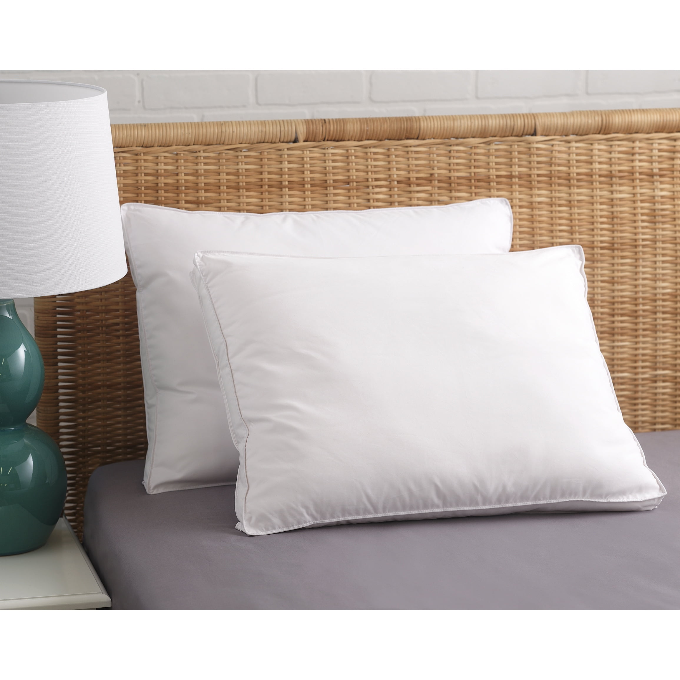 White Queen Hypoallergenic Polyester Gusseted Pillow