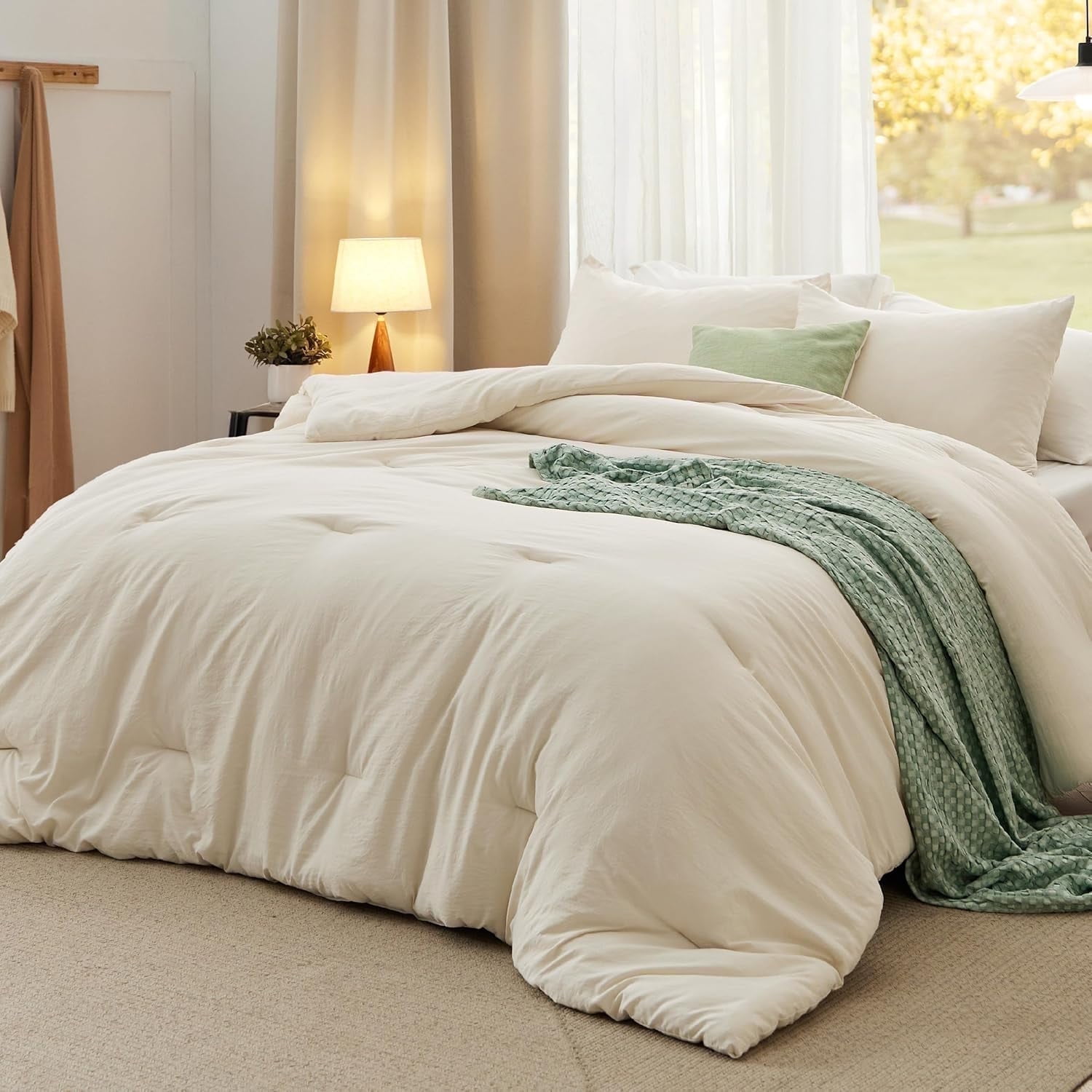 U by Bedsure 3 Pieces King Comforter Bedding Set, White Comforter Set for All Seasons, 1 Lightweight Prewashed Comforter and 2 Pillowcases, King, White Swan