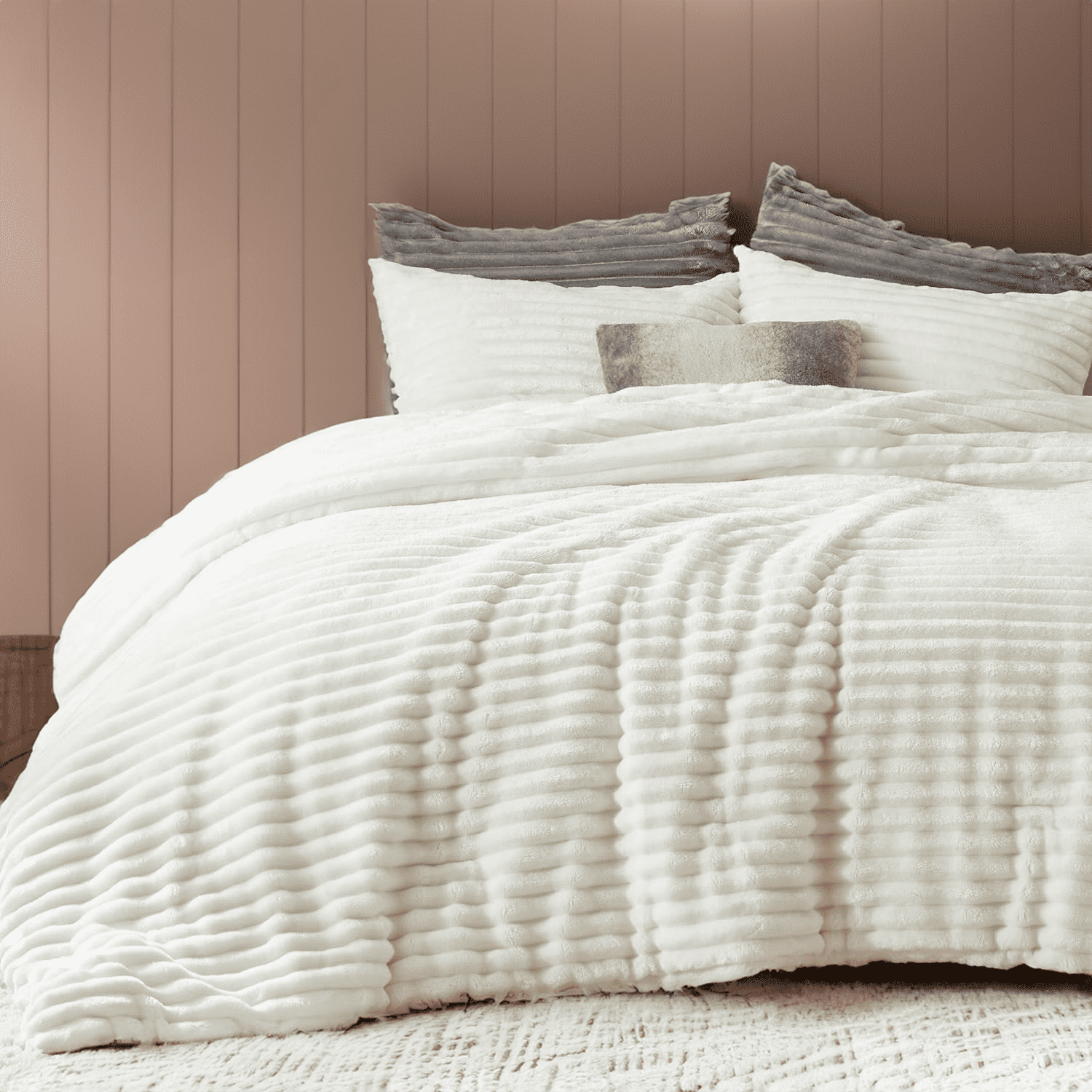 U by Bedsure Fluffy Comforter Set Queen - Super Soft Faux Fur Comforter Queen Size Cream White, Winter Warm Fleece Bedding Set, Plush Fuzzy Bed Set, 3 Pieces, 1 Shaggy Comforter with 2 Pillowcases