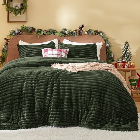 U by Bedsure 3 Pieces Fluffy Queen Comforter Set, Super Soft Faux Fur Bronze Green Bedding Set, 1 Shaggy Bronze Green Comforter with 2 Pillowcases