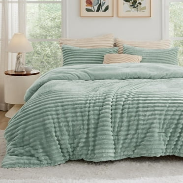 Cozy Comfort 3 Pieces Fluffy Comforter Set, Super Soft Faux Fur Fleece King Bedding Set, 1 Luxury Shaggy Fuzzy Jadeite Green Comforter with 2 Pillowcases