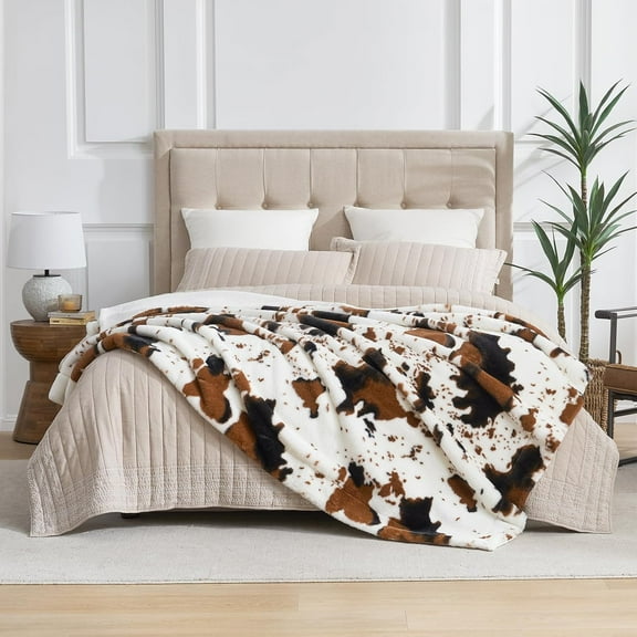 Cozy Cow Print Faux Fur Throw Blanket, Animal Printed Blankets Super Soft Warm Thick Fluffy Throws Home Decor for Couch Bed Sofa Women