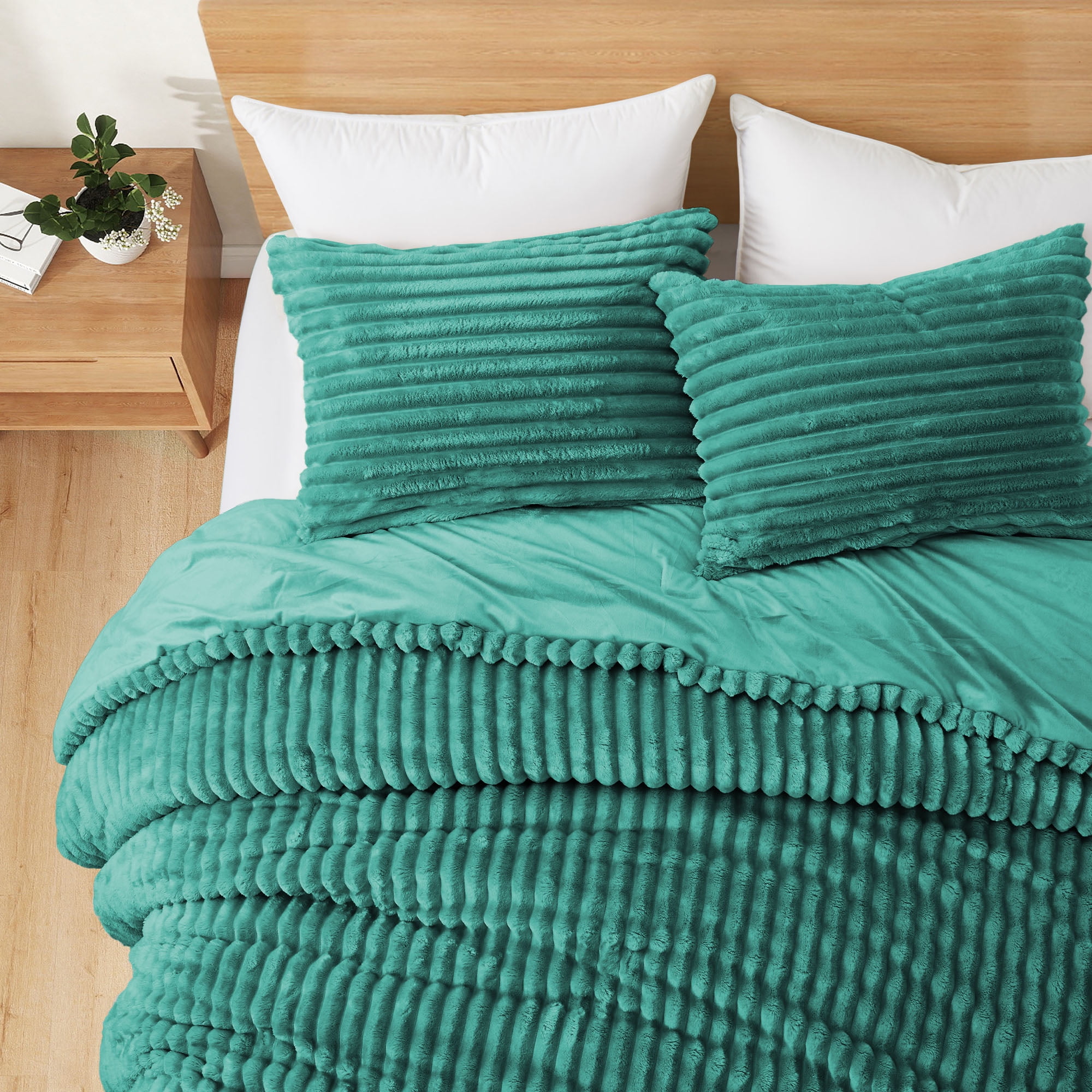 Dark Grey Ribbed Flannel King Comforter Set with Pillowcases