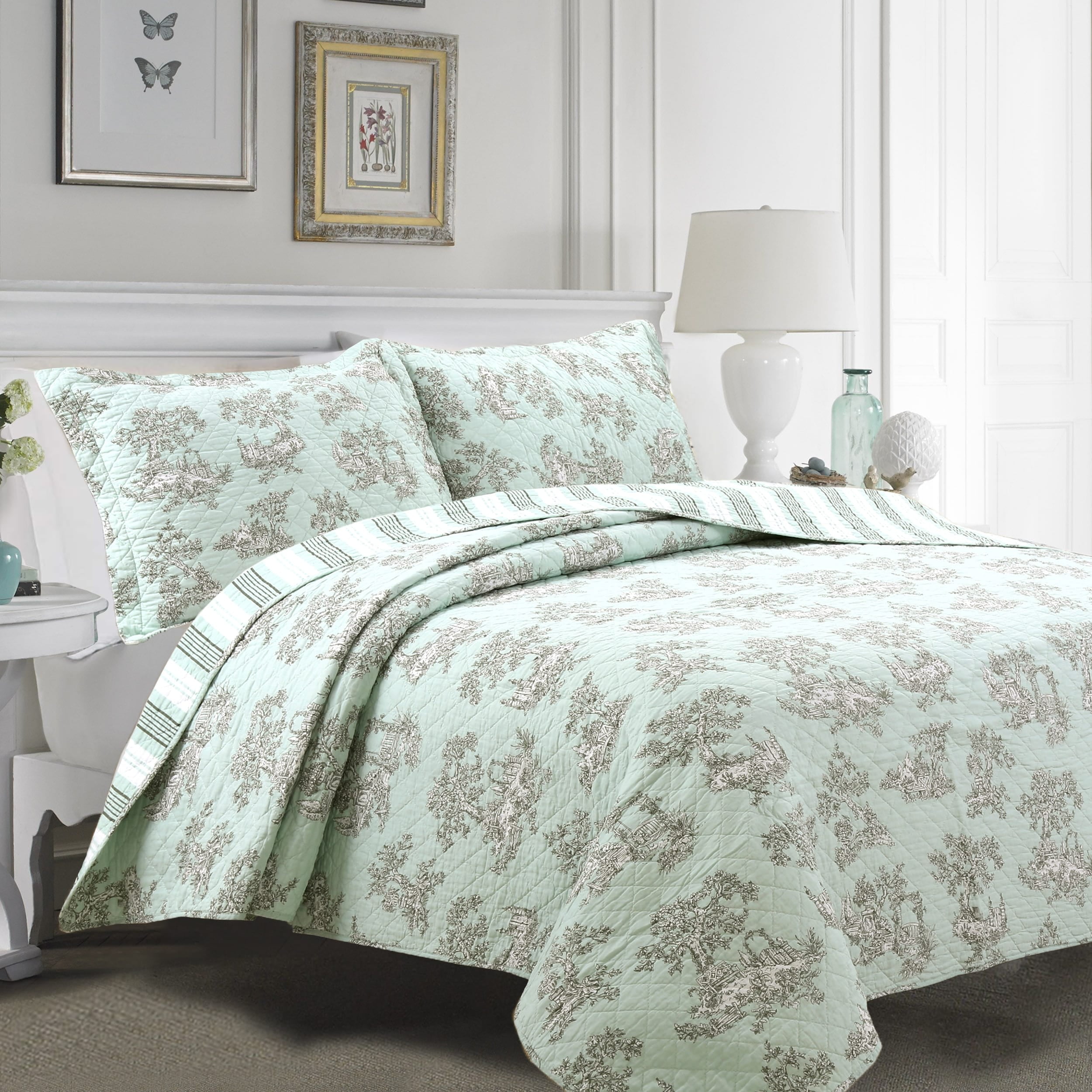 Mint Green and White Cotton Reversible Queen Quilt Set