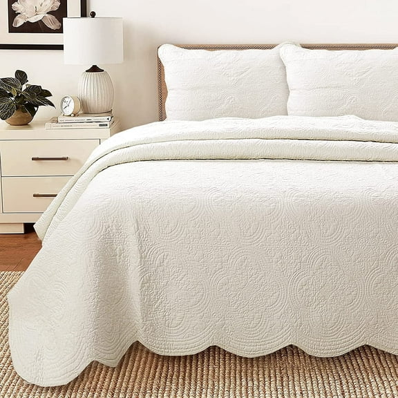 Cozy Line Victorian Medallion Matelasse Scalloped Edge 100% Cotton 3-Piece Ivory Cream Quilt Bedding Set, King