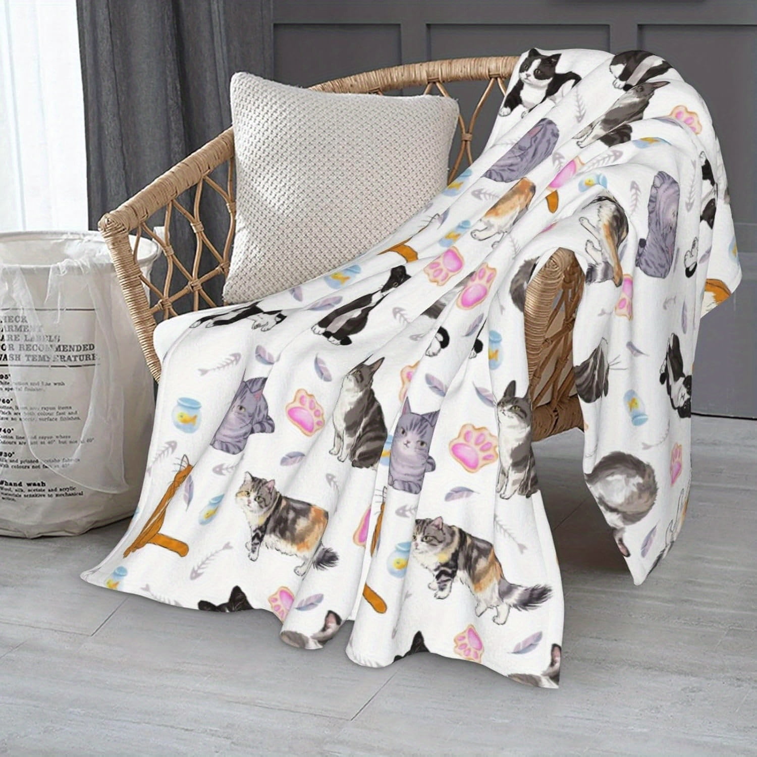 Cozy Scratch Snack & Kitten Print Gift Blanket - HD Fade-Resistant ...