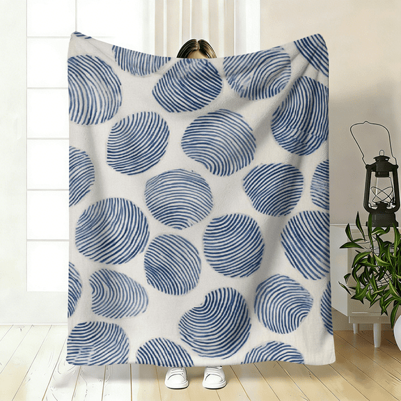 A Cozy Striped Half-Circle Patterned Flannel Blanket, Soft And Printed, Suitable for Year-Round Use, Made of Polyester, a Perfect Gift for Family And Friends.
