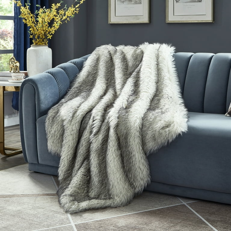 Throw Pillows For Grey Couch? We Got You! - Bryar Wolf