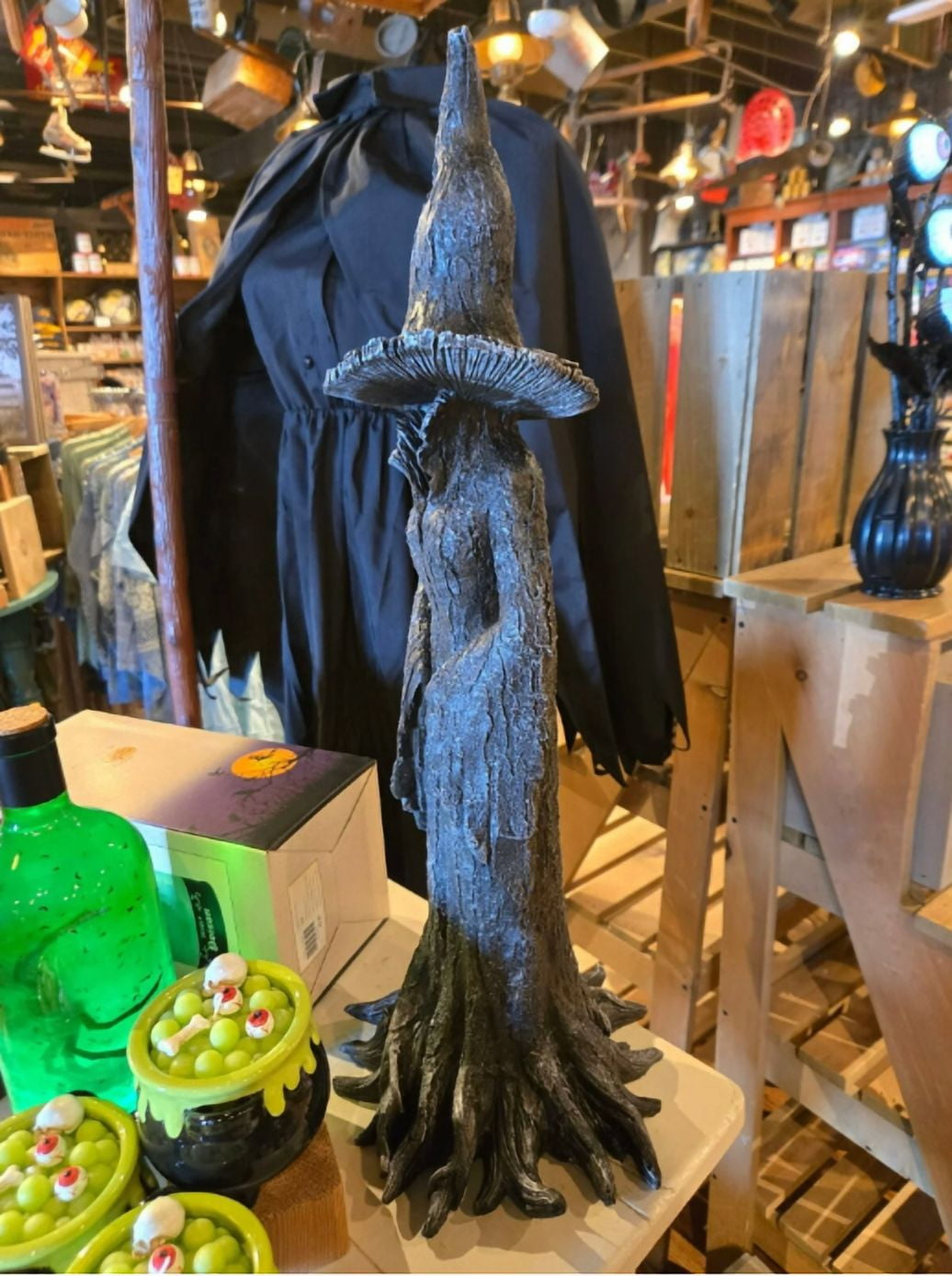 Cracker Barrel Tree Witch Statue 2025 Witch on Tree Sculpture ...
