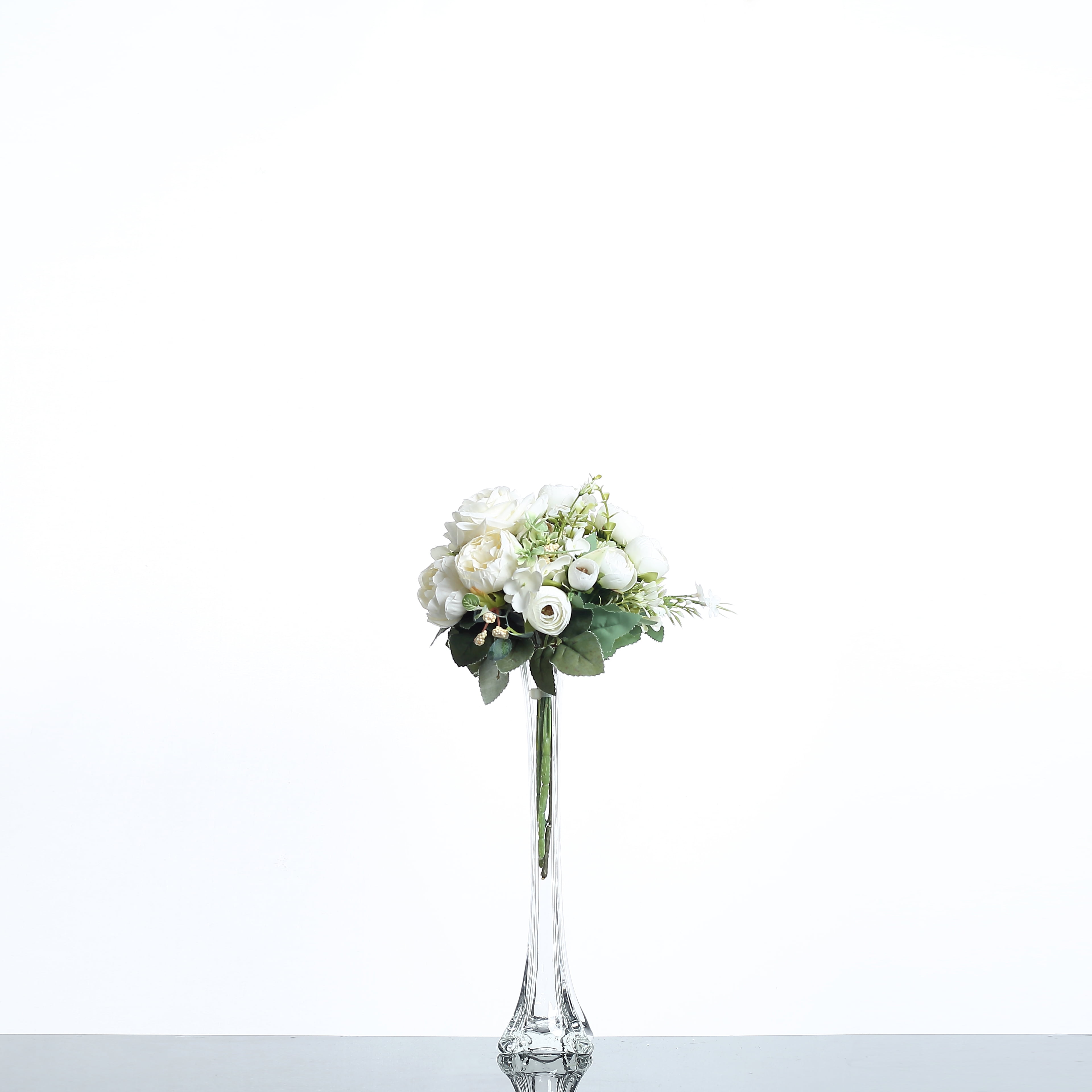 How to Create Floral Arrangements With Eiffel Tower Vases