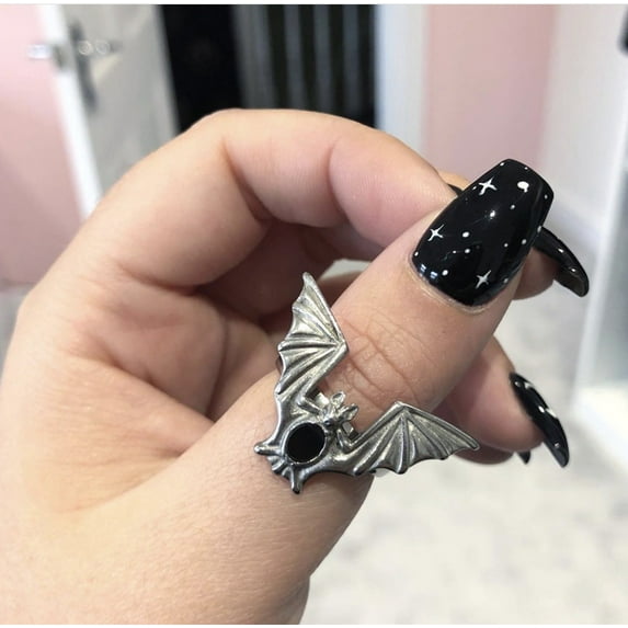Creative Bat Ring: Alloy Animal Modeling Halloween Jewelry for Trendsetting Personalities