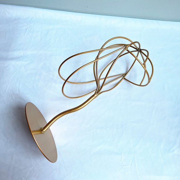 LITINKIMI Freestanding Golden Hat Support Stand Designed for Home and Retail Display