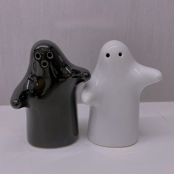 Creative and heartwarming hugging figurine wall-slamming salt and pepper seasoning jar ceramic condiment set, perfect as a Valentine's Day gift.