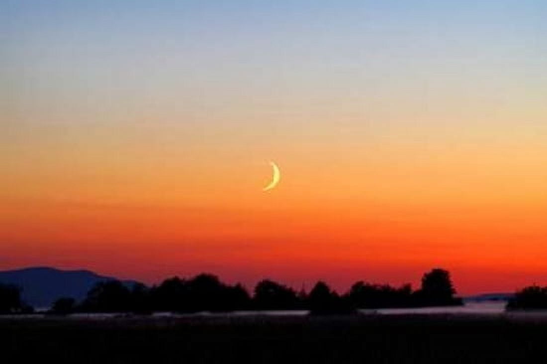 Crescent at Sunset Canvas Art - Douglas Taylor (24 x 36)