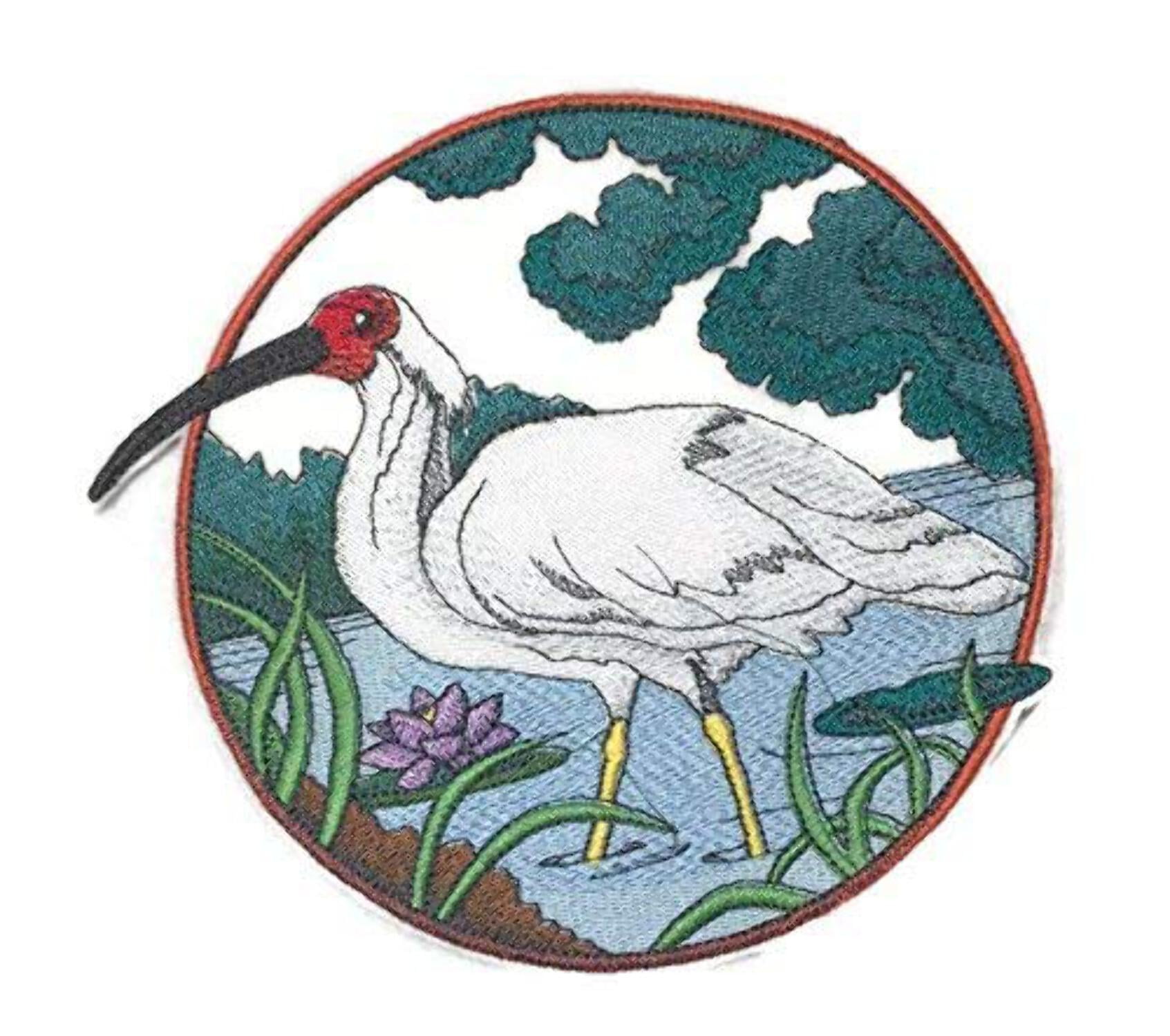 Crested Ibis in Circle Embroidered Iron on/Sew Patch [6" X 6"]