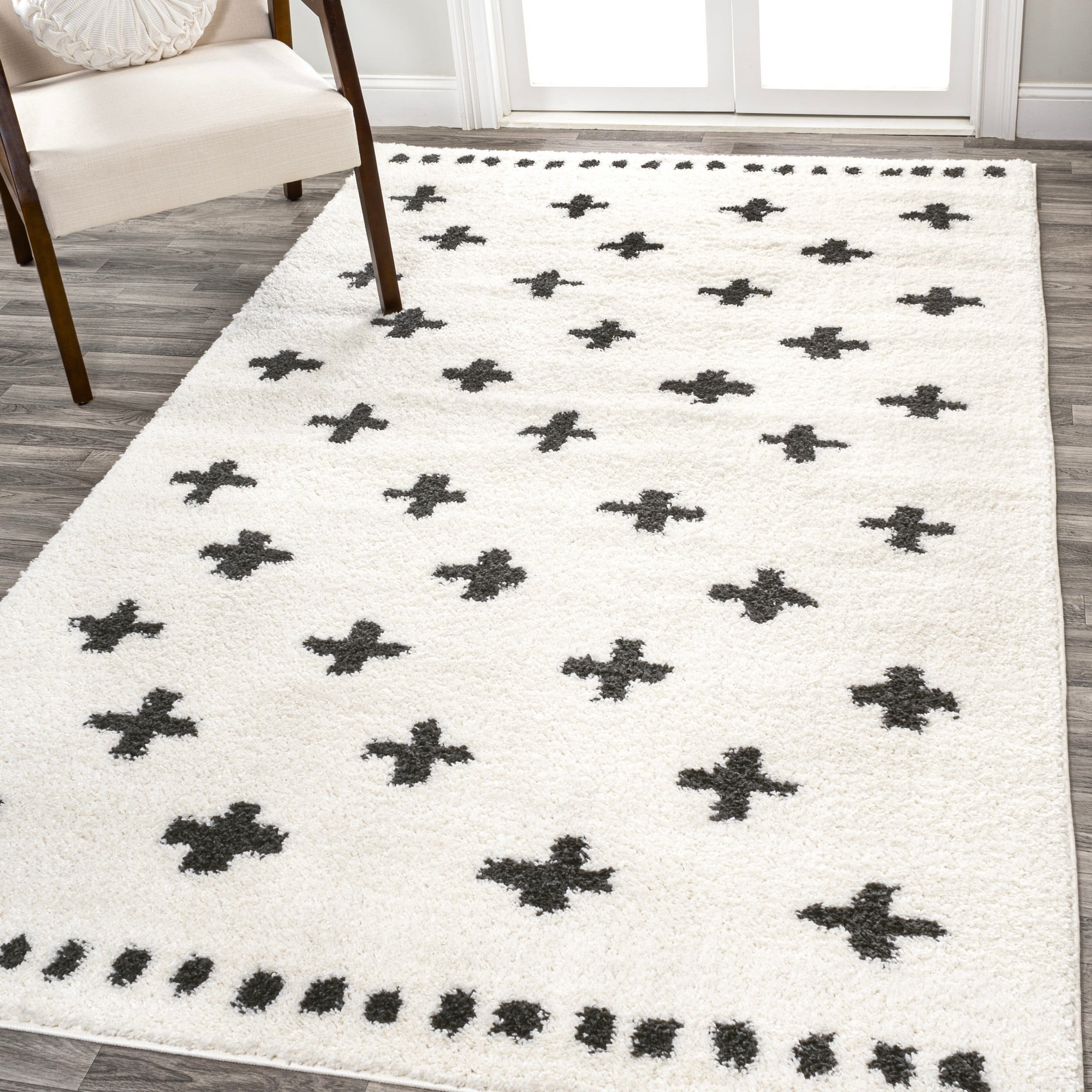 Boho Chic 5'x8' Reversible Geometric Shag Rug in White/Black