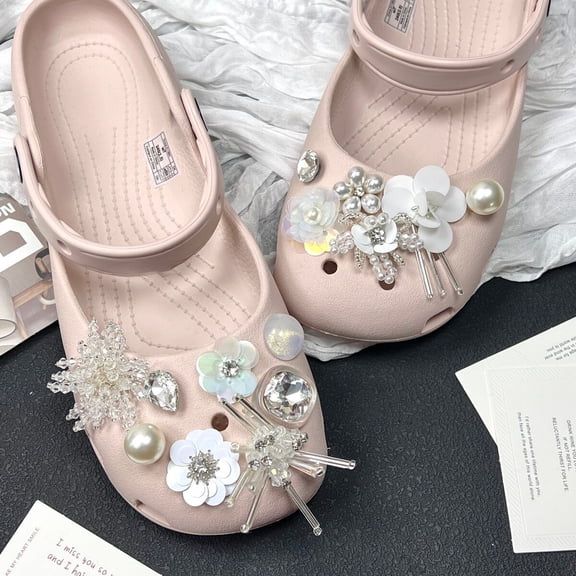 Croc shoe accessories DIY shoe charms and buckles wholesale white beaded flowers, pearls, detachable shoe surface decorations