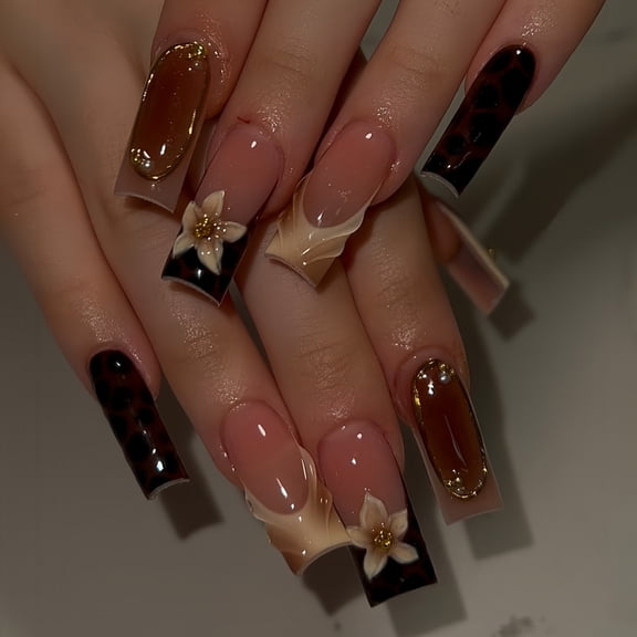 Cross-border hot sale square fake nail retro French white edge three-dimensional flower broken diamond embellishment wearing nail finished product wholesale