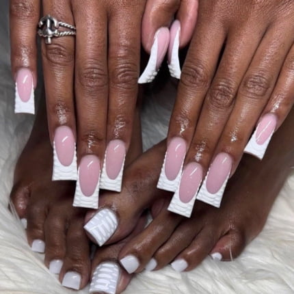 Cross-border hot-selling duck-bill fake nails white plaid simple wearable armor removable fake nails finished wholesale
