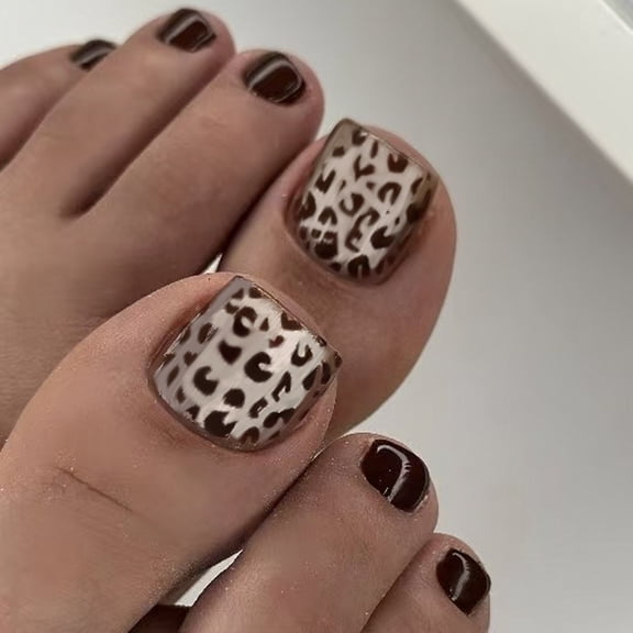 Cross-border hot-selling leopard print cat eye manicure wearable foot nail piece simple short square nail toenail piece fake nail wholesale